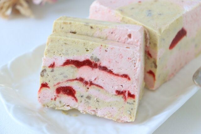 バナナ＆ストロベリーアイスケーキの完成