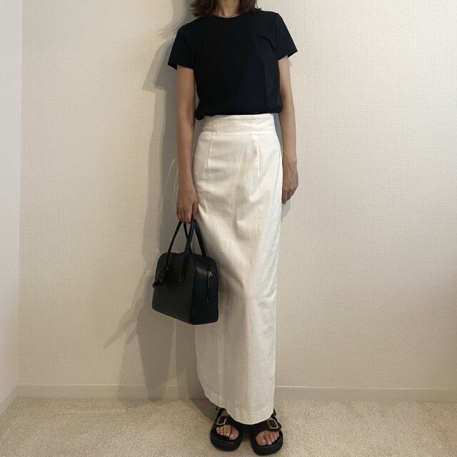 ユニクロクルーネックTとタイトスカートコーデ