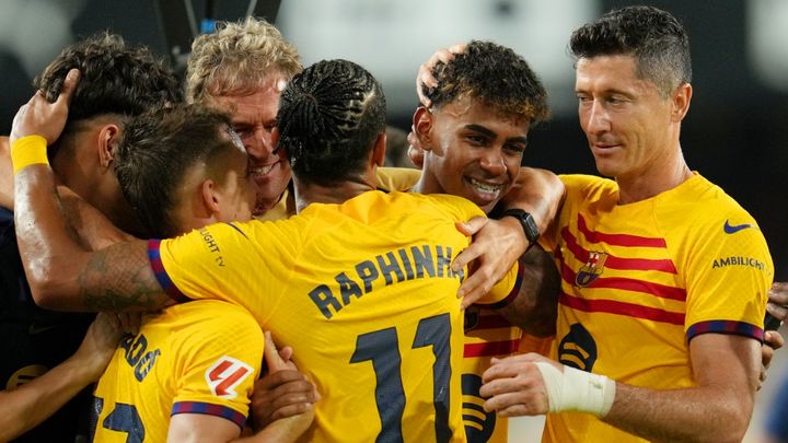 新バルセロナ、開幕戦のシステムはこうなった！ウィングをトップ下で起用