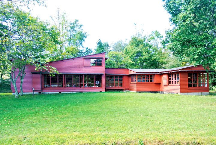 軽井沢の湖のほとりでアート鑑賞や名建築めぐり♪ 「軽井沢タリアセン」の湖畔をおさんぽ