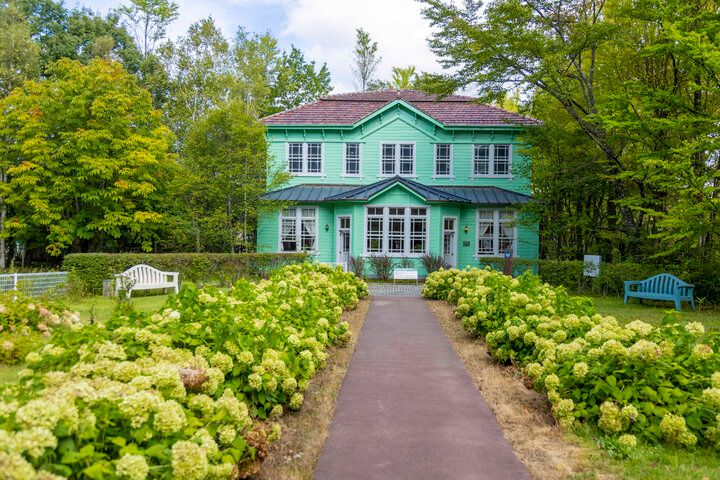 軽井沢の湖のほとりでアート鑑賞や名建築めぐり♪ 「軽井沢タリアセン」の湖畔をおさんぽ