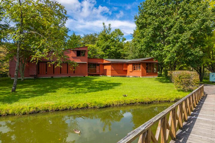 軽井沢の湖のほとりでアート鑑賞や名建築めぐり♪ 「軽井沢タリアセン」の湖畔をおさんぽ