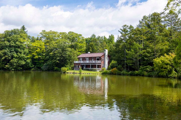 軽井沢の湖のほとりでアート鑑賞や名建築めぐり♪ 「軽井沢タリアセン」の湖畔をおさんぽ