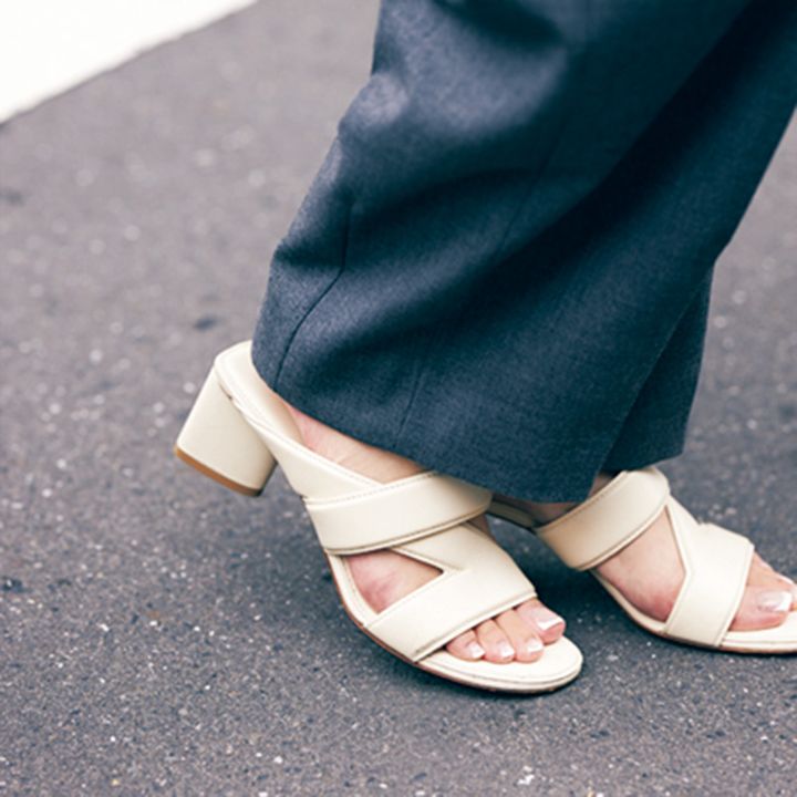 甲がしっかりホールドされ歩きやすいボッテガヴェネタのサンダル