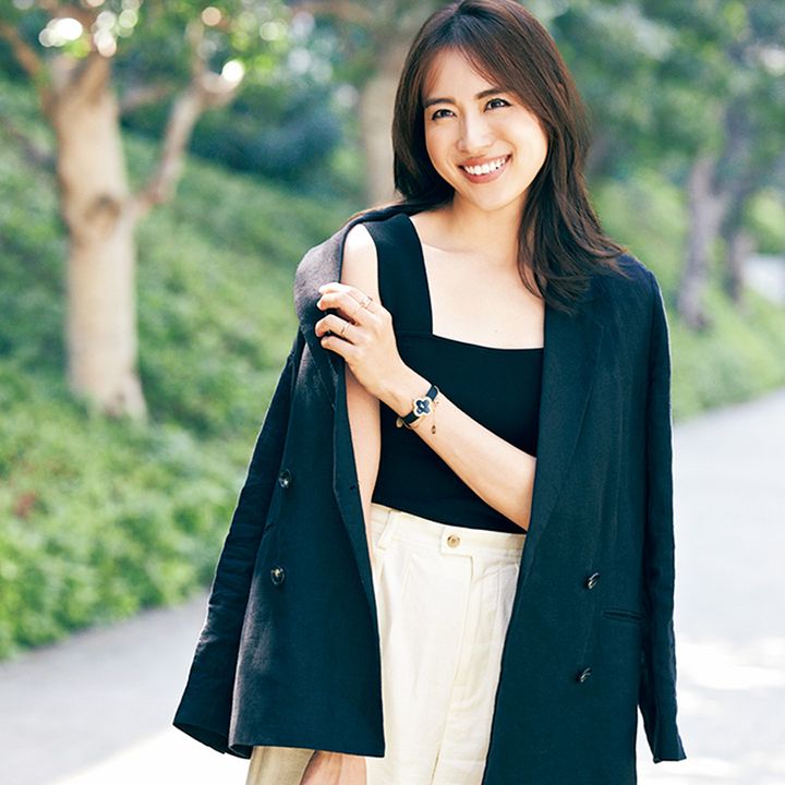 スクエアネックのタンクはカジュアルすぎず、この夏活躍の予感