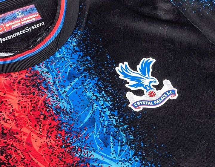 鎌田大地のクリスタル・パレス、新サードユニフォームを発表！漆黒の美グラフィックが大好評