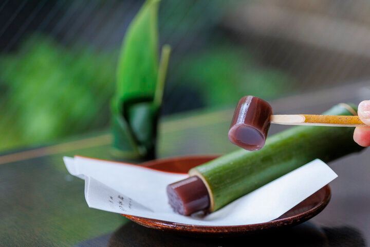 京都・祇園の老舗和菓子店「鍵善良房 四条本店」で、絶品くずきりを味わう
