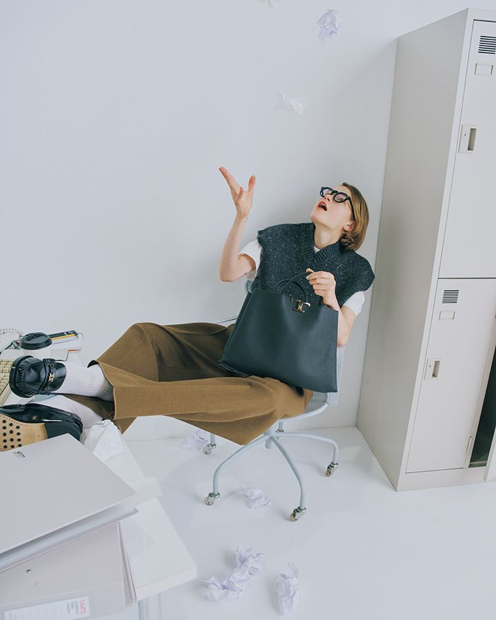 《トッズ》の「トッズ T タイムレス バッグ」は収納力抜群！【本日のFUDGE GIRL-8月19日】