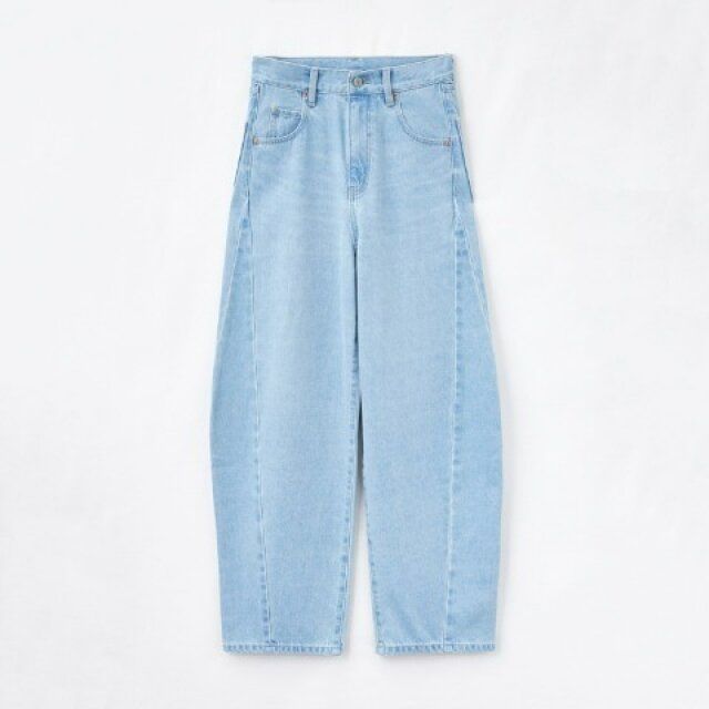 しまむらのカーブデニムパンツ
