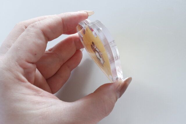 セリア アクリルフレームスタンド 厚み