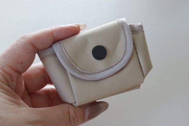 セリアのワイヤレスイヤホンケースホルダー