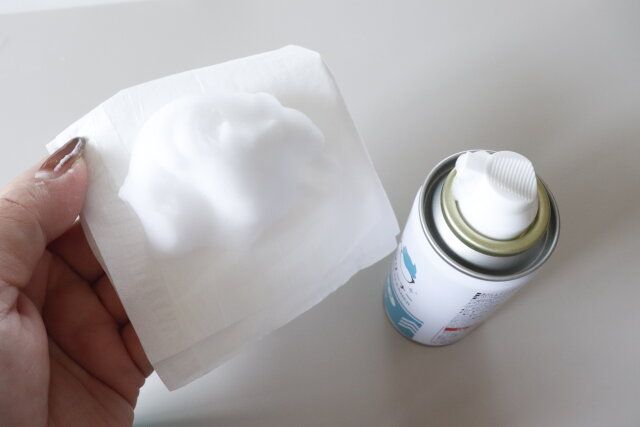 ダイソーのフォームタイプのメガネクリーナー 泡タイプ
