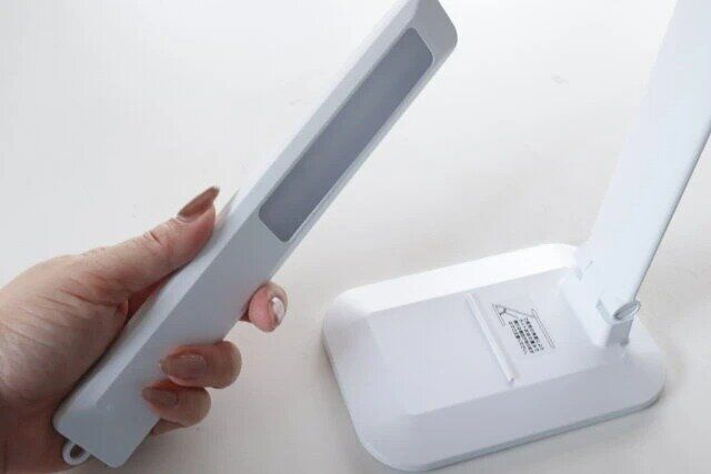 ダイソー デスクライト-USB／乾電池 両用- 手持ち 懐中電灯