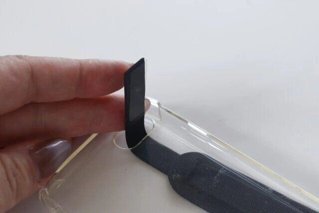 ダイソー スマホシリコーンバンド（スタンド式） 粘着テープ 取り付け方