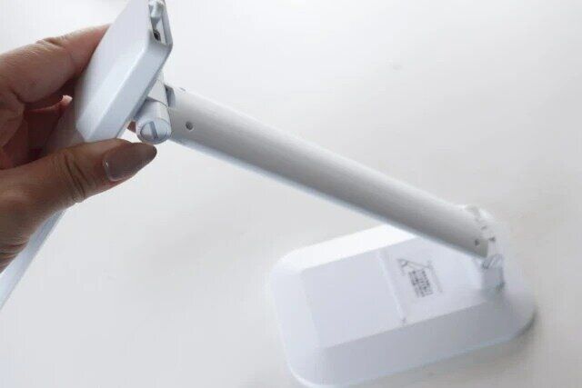 ダイソー デスクライト-USB／乾電池 両用- 角度