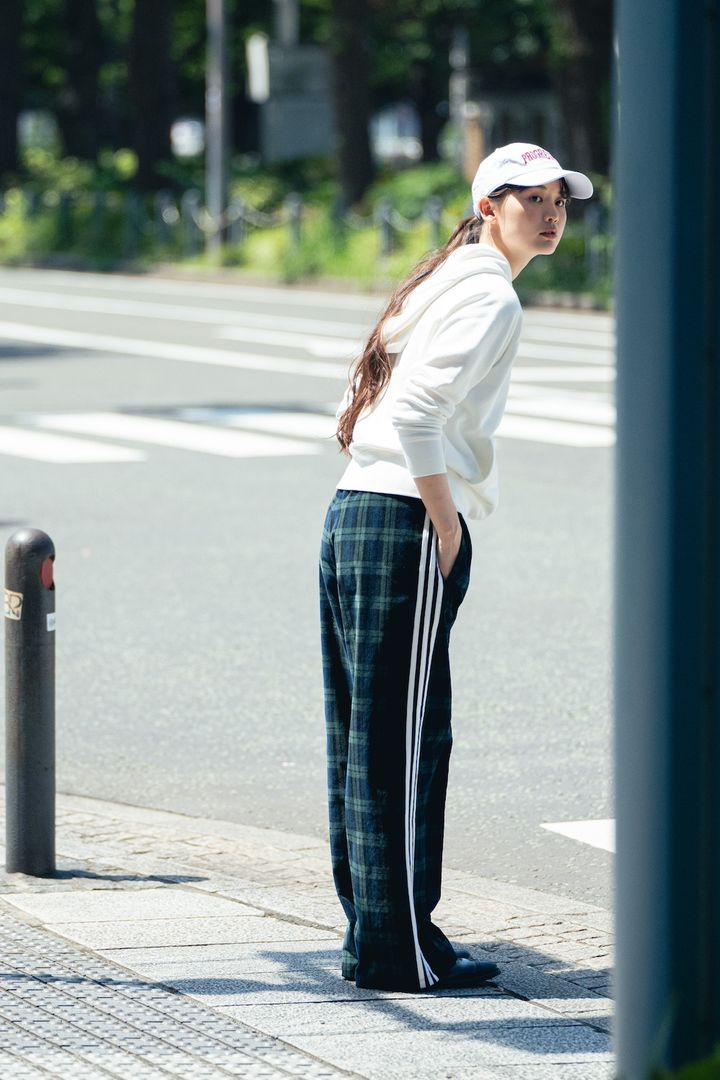 アイビースタイルをちょっとスポーティにするトラックパンツ【FUDGE 9月号連動企画-わたしがトラックパンツを好きなワケ-No.007】