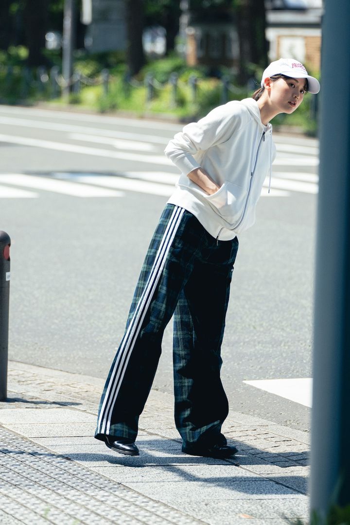アイビースタイルをちょっとスポーティにするトラックパンツ【FUDGE 9月号連動企画-わたしがトラックパンツを好きなワケ-No.007】