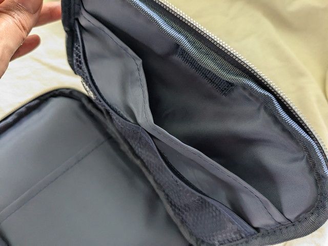 ポーチの内ポケット