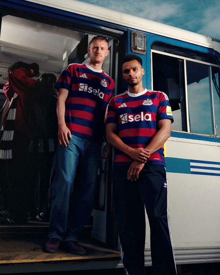 懐かしのボーダー復活！ニューカッスルが新アウェイユニフォームを発表 「人気の90年代ユニ」がよみがえる