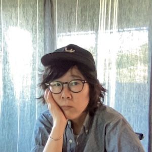 日用品図鑑：写真家・高橋ヨーコの愛用する〈AVM〉のシルバーバングルetc.