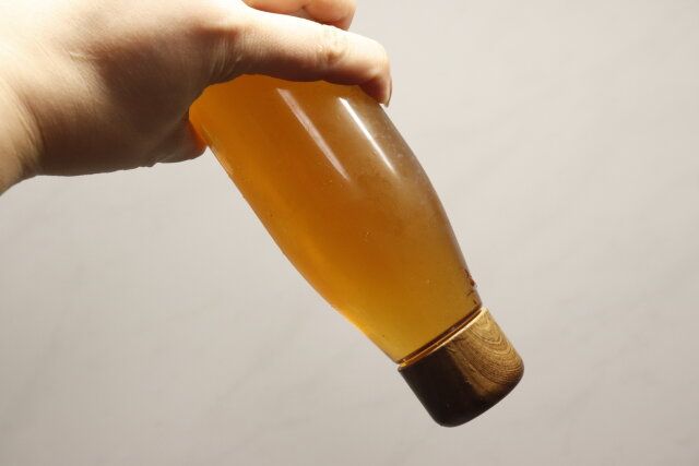 ダイソー ドリンクボトル（木目柄フタ、500mL） 逆さ