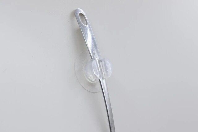 セリアの家中で使える粘着シート キッチンツール掛け スリムタイプ