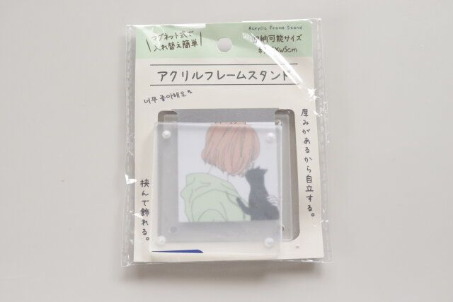 セリアのアクリルフレームスタンド H6.5×W6.5cm MA‐1596のパッケージ