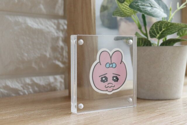 セリアのコスパ抜群なアクリルフレームスタンド H6.5×W6.5cm MA‐1596