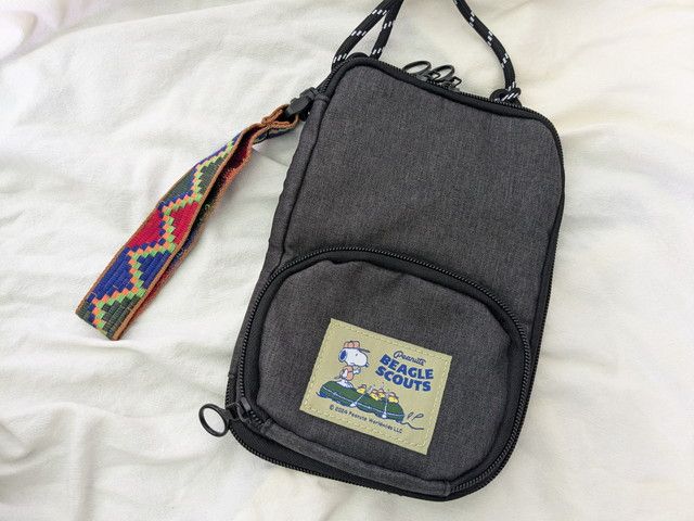 スヌーピーの撥水多機能ショルダーバッグ