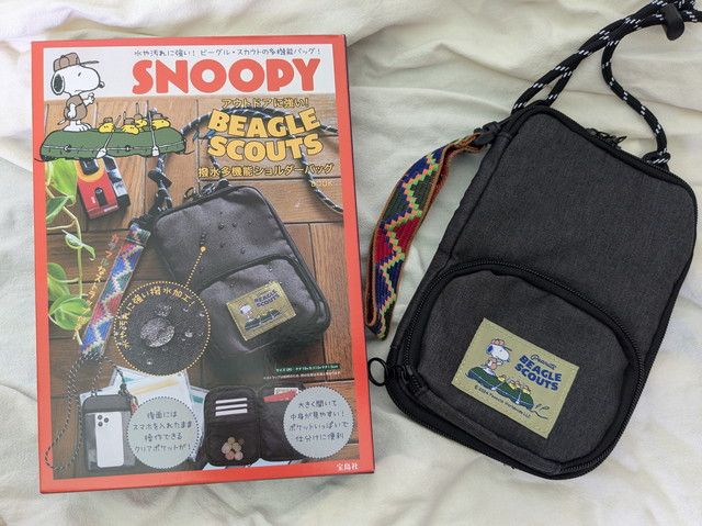 SNOOPY撥水多機能ショルダーバッグBOOK