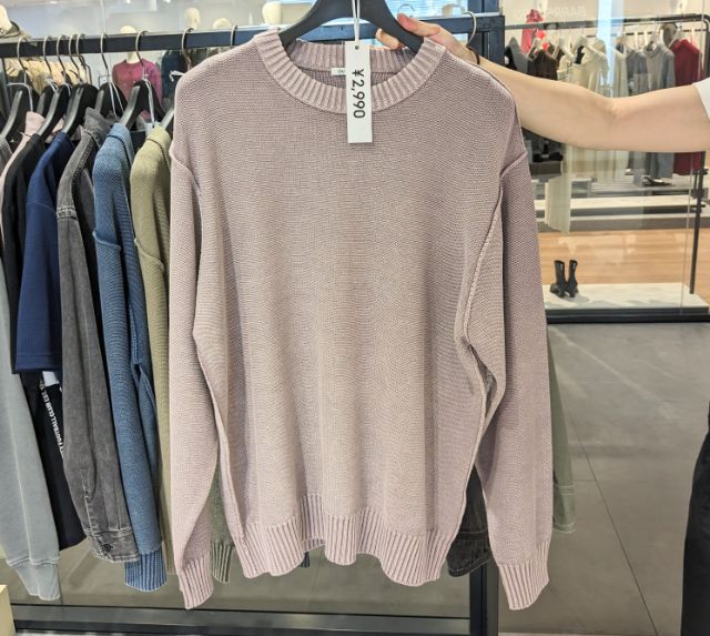 ベージュのリブセーター