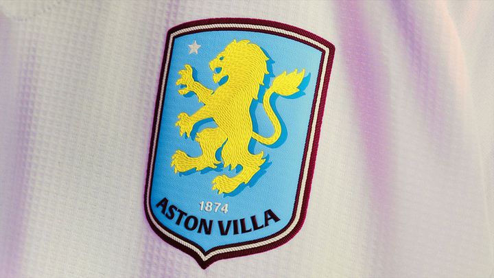 アストン・ヴィラ、「初のCL」を戦う新アウェイユニフォーム発表！クラブカラーのミニマルなデザイン