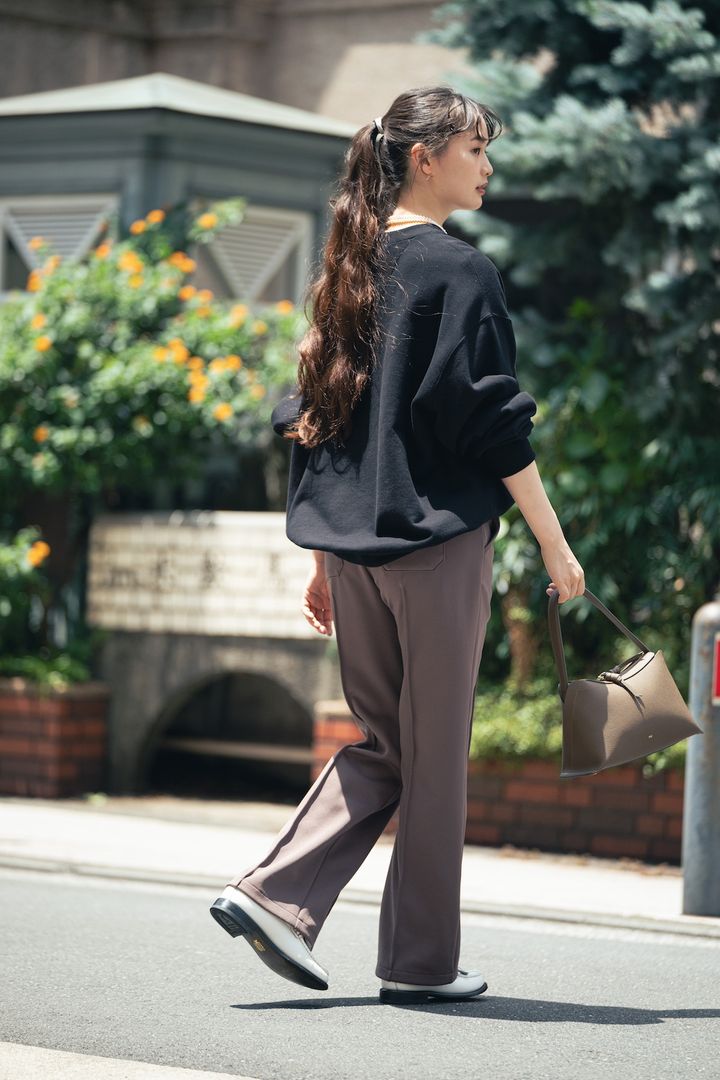 トラックパンツ×スウェットは難しい？細身を選んでみよう【FUDGE 9月号連動企画-わたしがトラックパンツを好きなワケ-No.009】