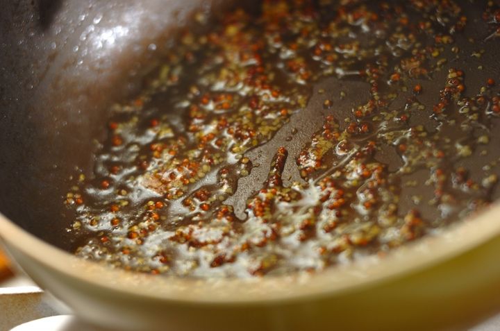 キノコと揚げジャガイモのホットサラダの作り方3