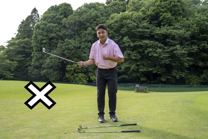 構えを変えるだけで“スピン”がかかる！「左に向けて…」と人気コーチが解説