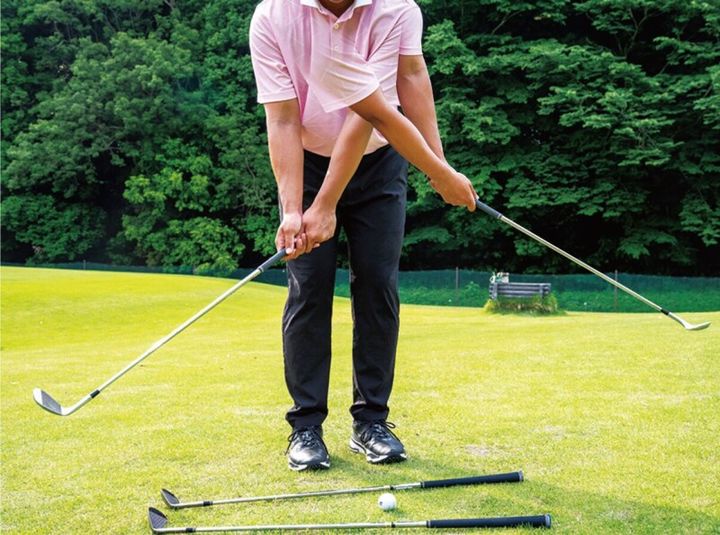 構えを変えるだけで“スピン”がかかる！「左に向けて…」と人気コーチが解説