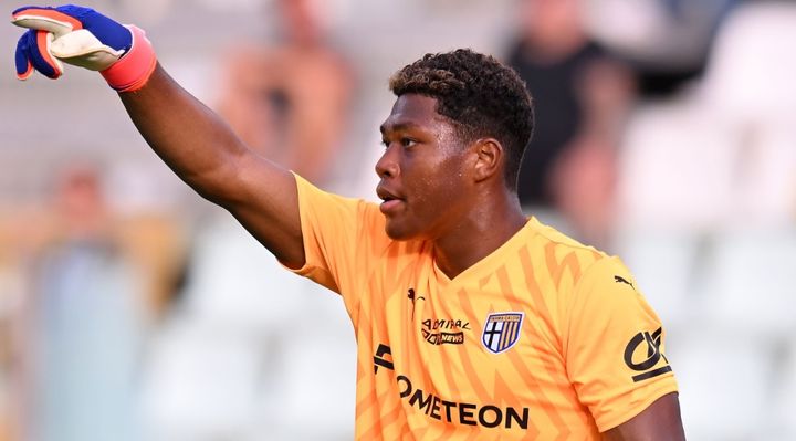 21歳GK鈴木彩艶、欧州主要リーグのブレイク候補にESPNが指名！「非常に賢い」