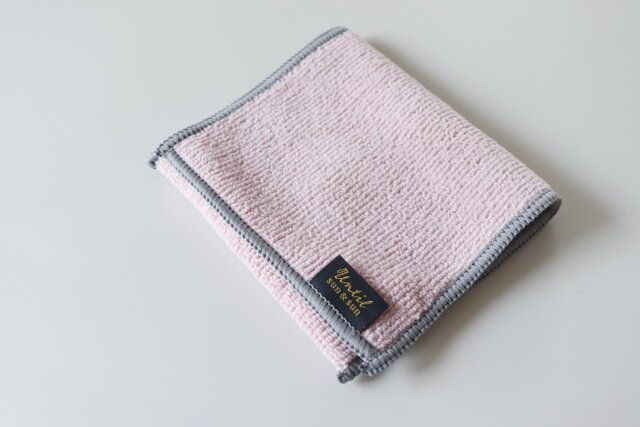 セリアのハンカチみたいなHK タオルポーチ