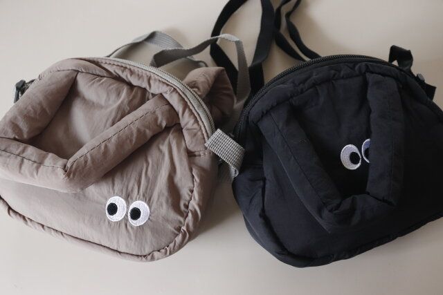 ダイソー ギョロ目ミニラウンドショルダーバッグ カラーバリエーション