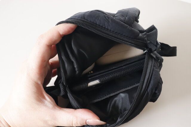 ダイソー ギョロ目ミニラウンドショルダーバッグ 使用例