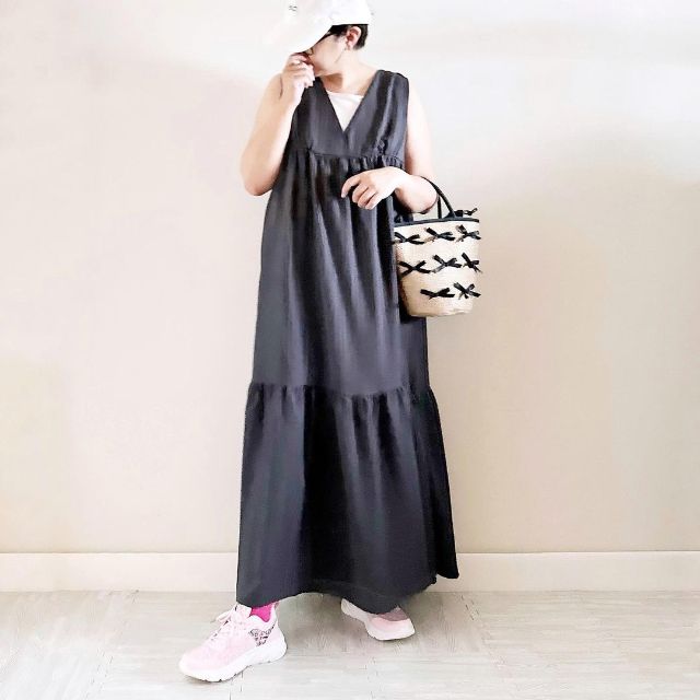 バックリボンティアードワンピースを着たコーデ