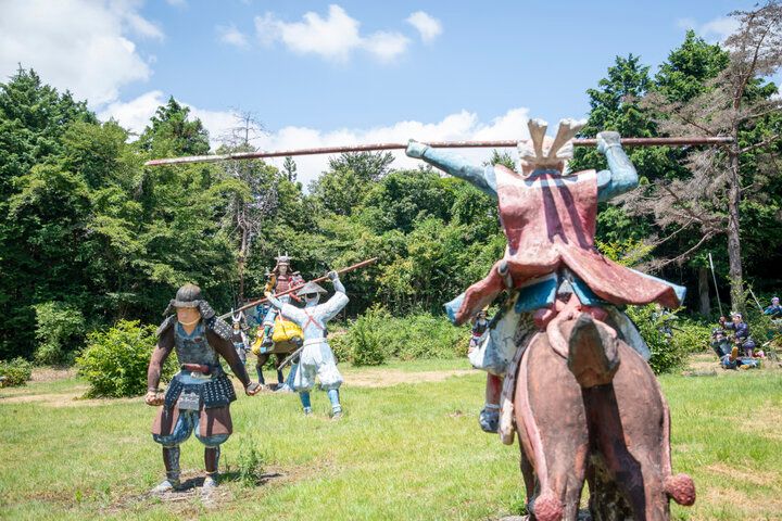 風にそよぐ6000個の風鈴が青空に映える「関ヶ原願掛け風鈴まつり2024」