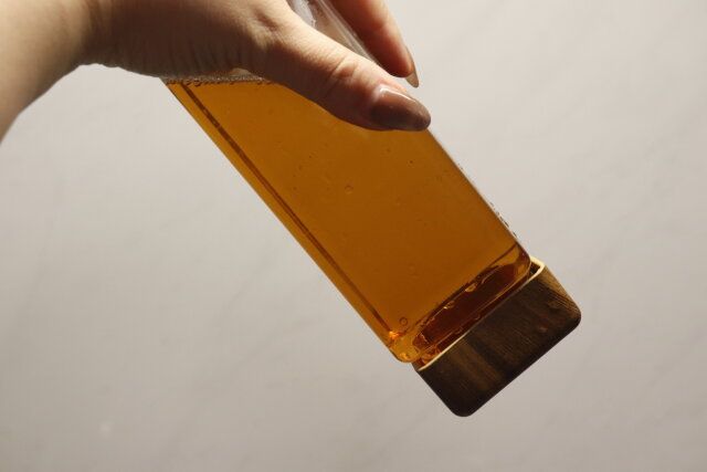 ダイソー ドリンクボトル（スクエア、蓋木目調、540mL） 逆さま 漏れない