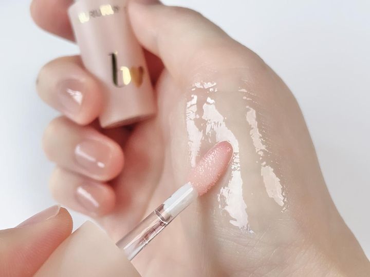 画像: 流れ落ちそうなほどにみずみずしいツヤ感