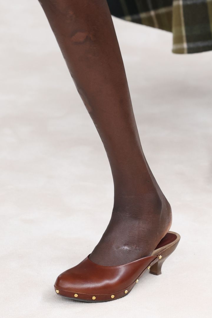 クロエ 2024-25年秋冬コレクションより。