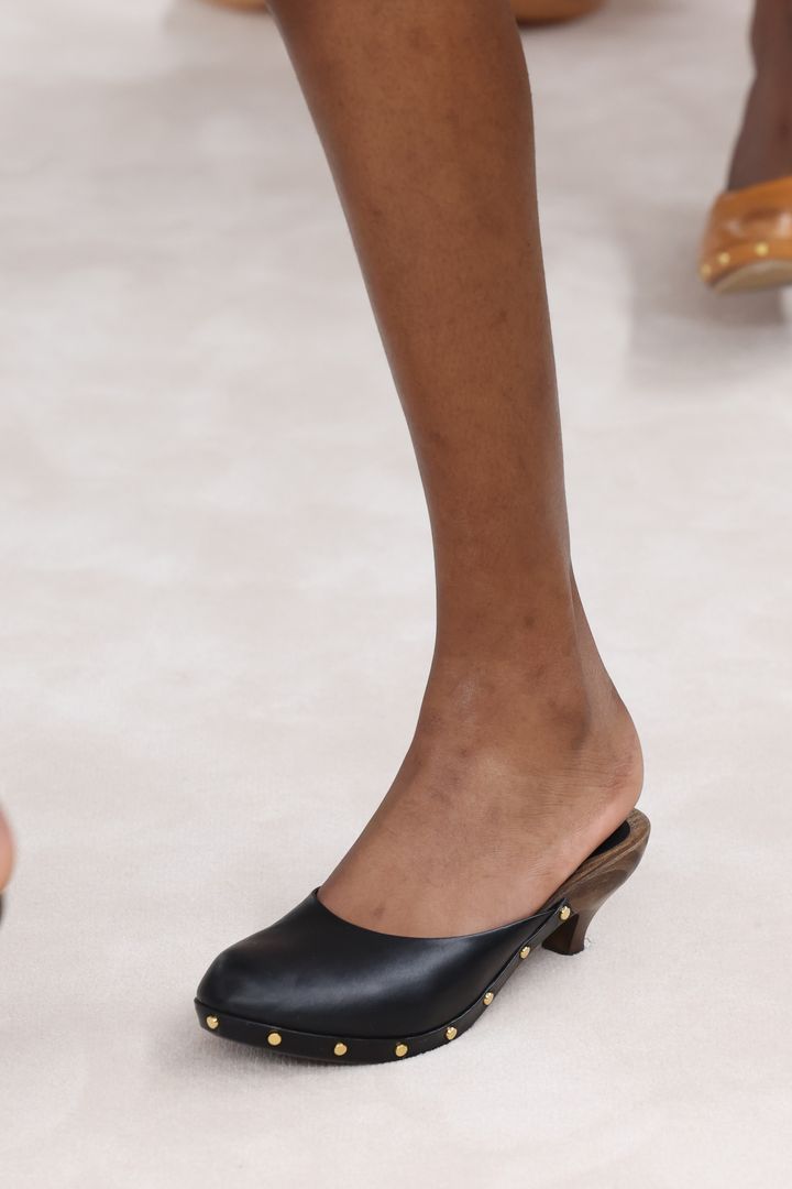 クロエ 2024-25年秋冬コレクションより。