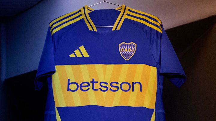 日本人選手も着用！ボカ・ジュニオルスが2024-25新ユニフォームを発表 「鉄道」を胸に描く