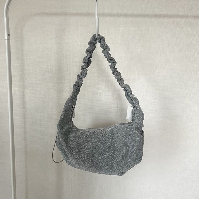しまむら「ドローストリングラメショルダーバッグ」