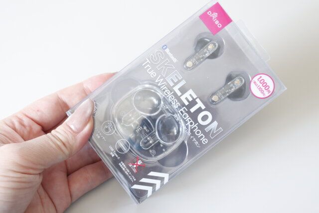 ダイソーの完全ワイヤレスイヤホンのパッケージ2