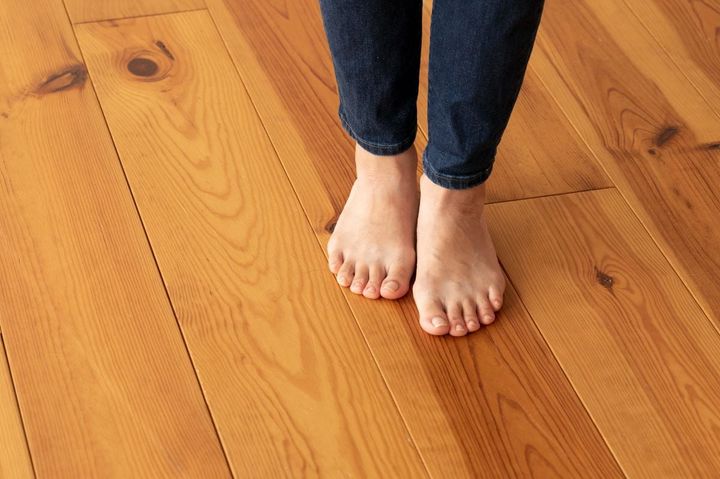 人の家に「素足」で訪問…アリorナシ？